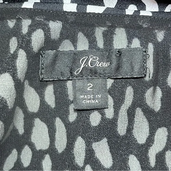 J Crew Long Sleeve Peplum Button Front Top in Printed Satin Crepe Size 2 - Picture 4 of 12